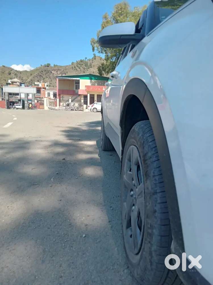 Hyundai Venue 2025 Petrol 3000 Km Driven