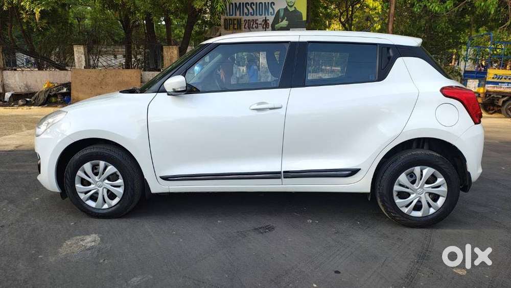 Maruti Suzuki Swift Vxi + Manual, 2022, Petrol