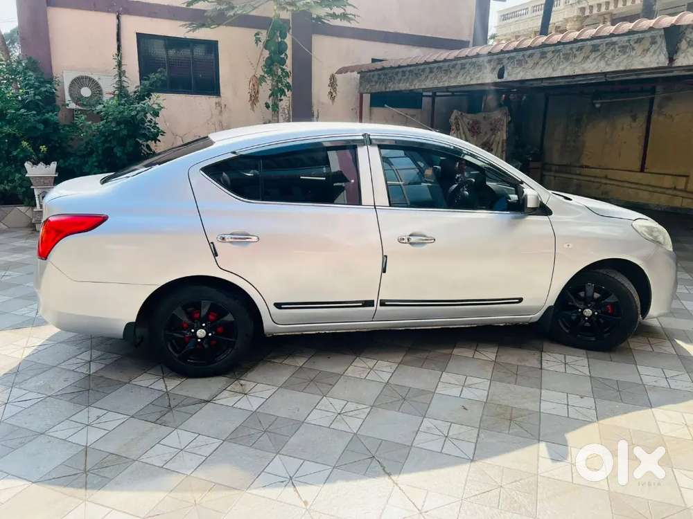 Nissan Sunny 2011