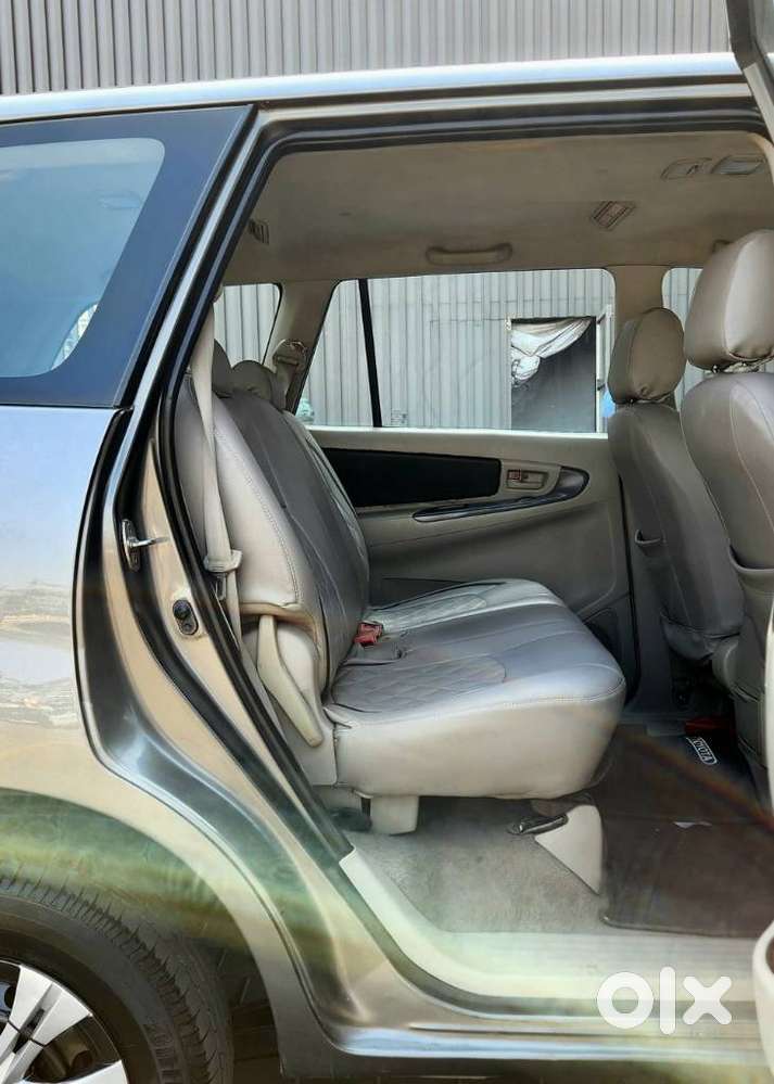Toyota Innova 2.5 G (diesel) 8 Seater, 2011, Diesel