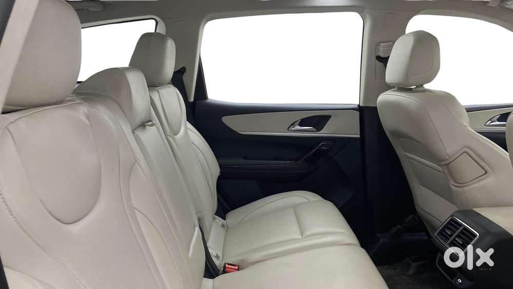 Mahindra Xuv700 2.0 Ax 7 Petrol At Str, 2024, Petrol