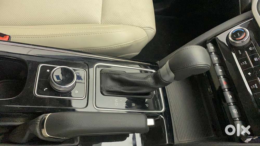 Mahindra Xuv700 2.0 Ax 7 Petrol At Str, 2024, Petrol
