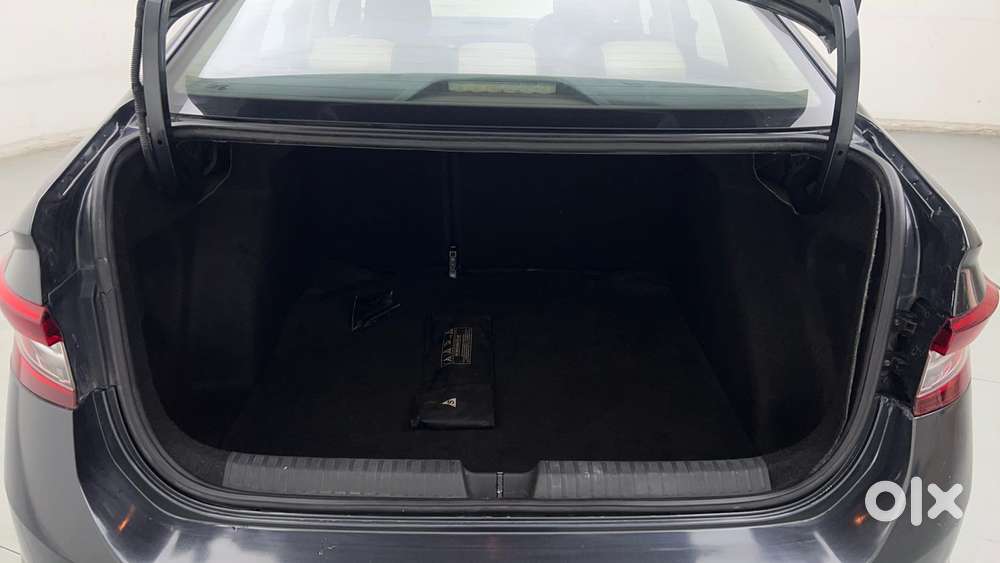 Skoda Slavia Ambition 1.0l Tsi At, 2022, Petrol