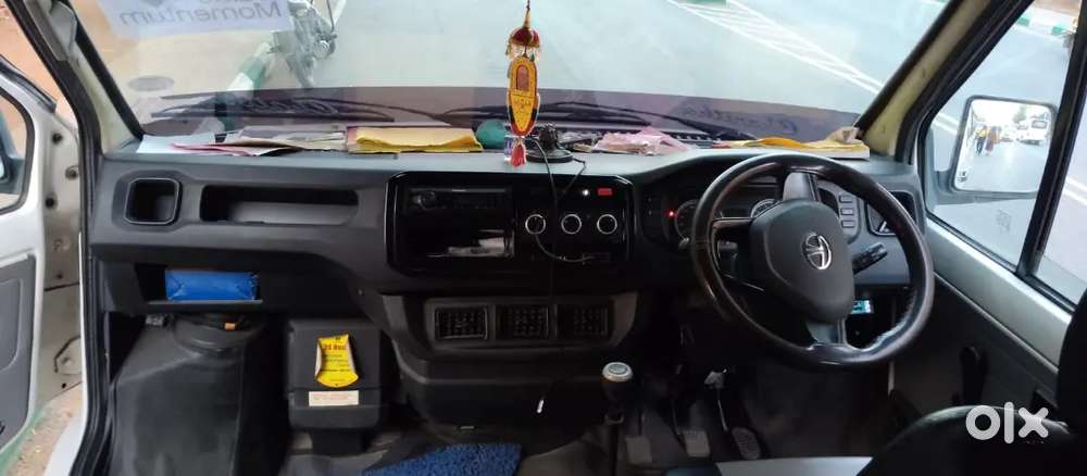 Tata Winger Deluxe 2022 9+1 Seater