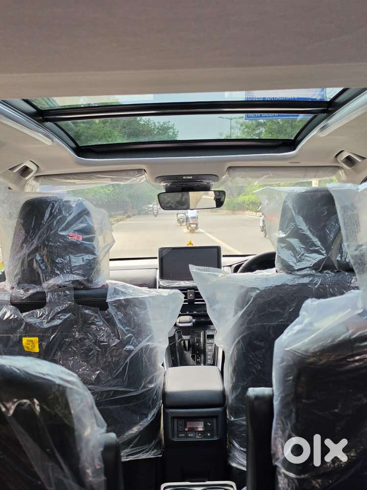 Toyota Innova Hycross 2.0 Zx (o) Hybrid 7 Str, 2025, Petrol