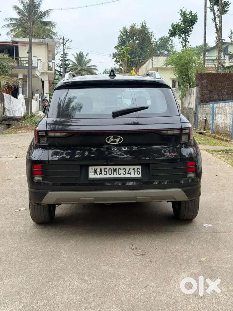 Hyundai Venue 2023 Petrol 47000 Km Driven