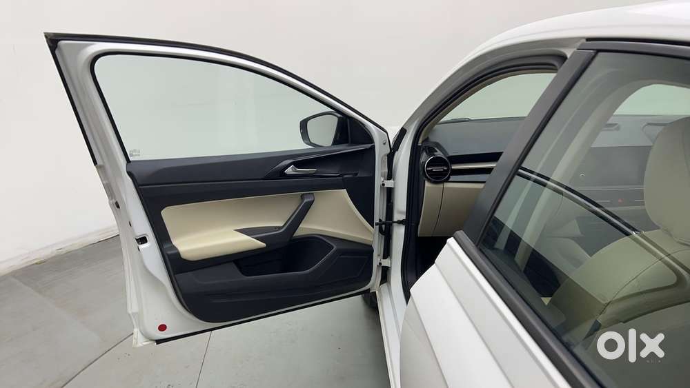 Skoda Slavia Ambition 1.0l Tsi At, 2022, Petrol
