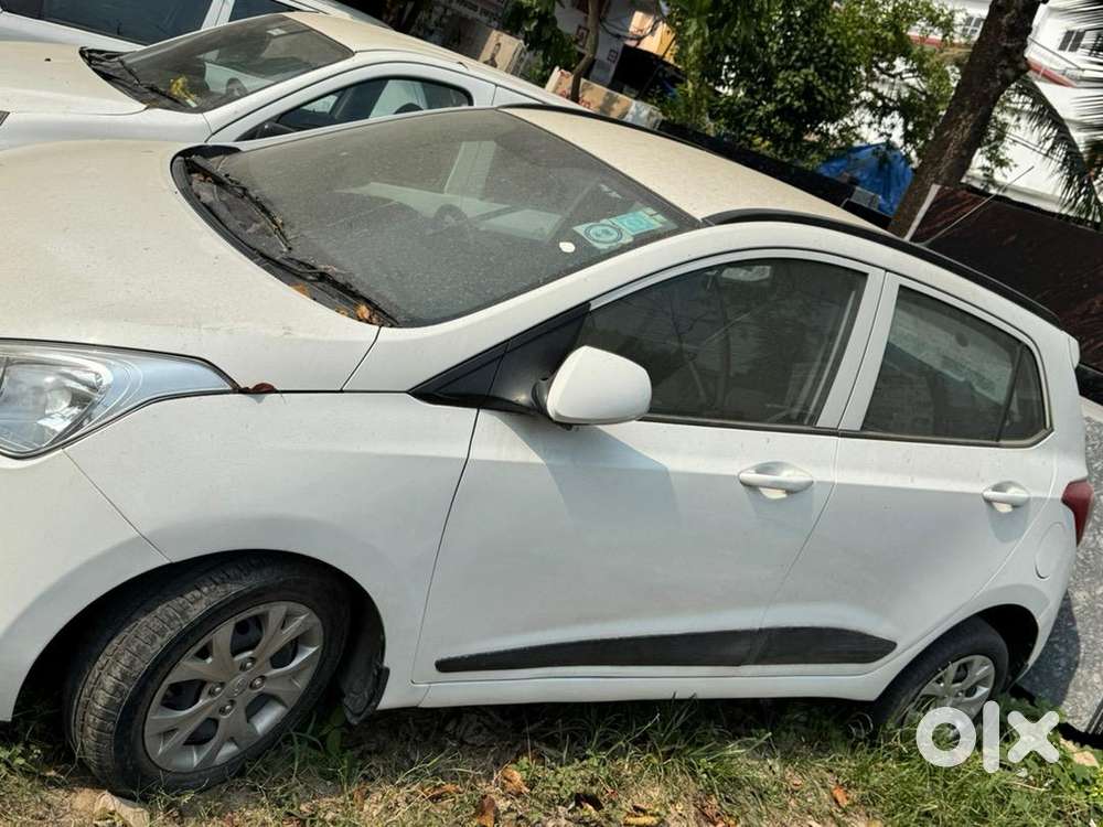 Hyundai Car Petrol 2015 I10 Top Model In New Condition