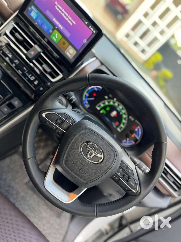 Toyota Innova Hycross 2.0 Zx (o) Hybrid 7 Str, 2025