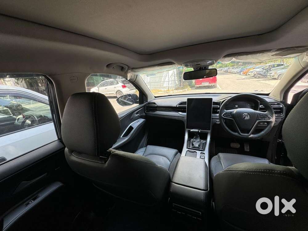 Mg Hector Plus Sharp Pro Blackstorm 1.5 Turbo Petrol Cvt 7 Str, 2024..