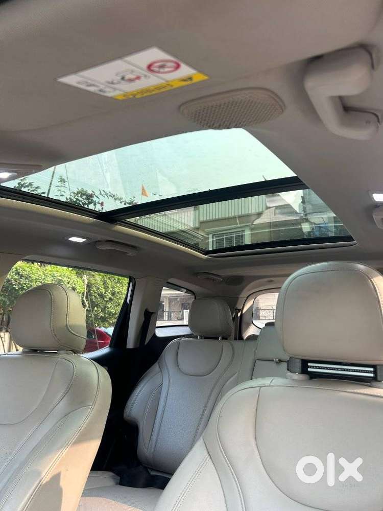 Mahindra Xuv700 2.2 Ax 7 Diesel Mt Luxury Pack Str, 2022, Diesel