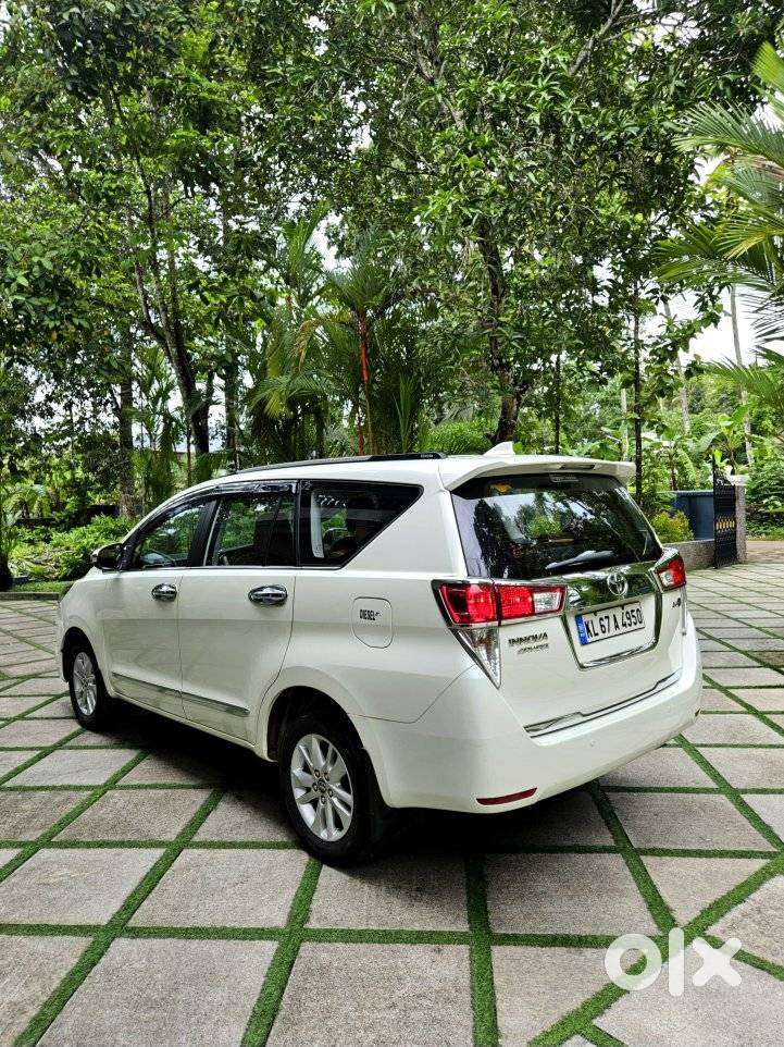 Toyota Innova Crysta 2.4 V, 2016, Diesel