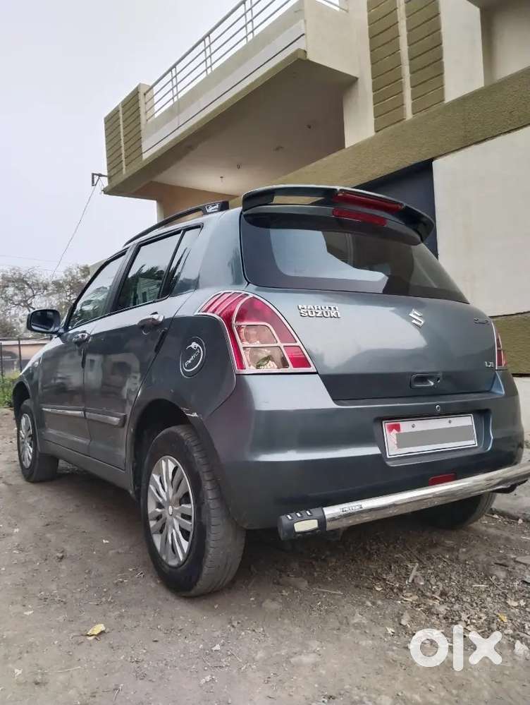 Maruti Suzuki Swift 
Lxi