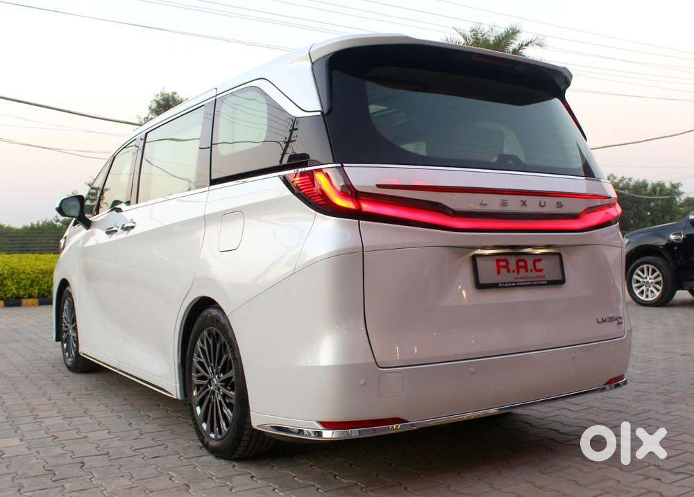 Lexus Lm 350h 4 Str Ultra Luxury, 2024, Petrol