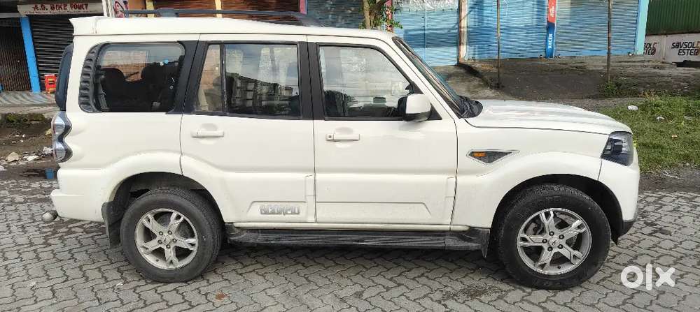 Mahindra Scorpio S10 2016