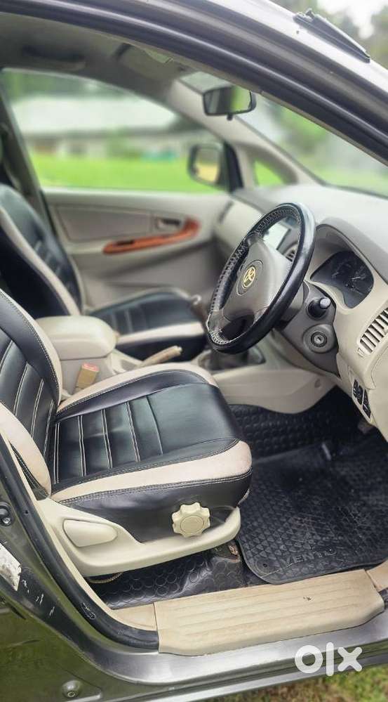 Toyota Innova 2.5 G (diesel) 7 Seater Bs Iv, 2011