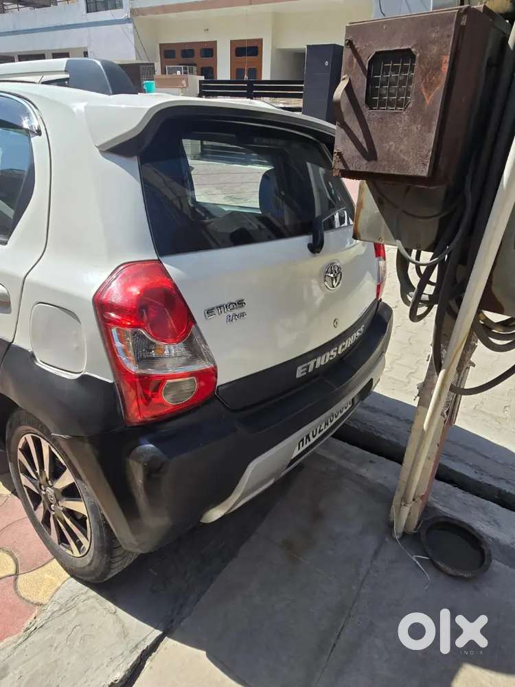 Toyota Etios Cross 2015