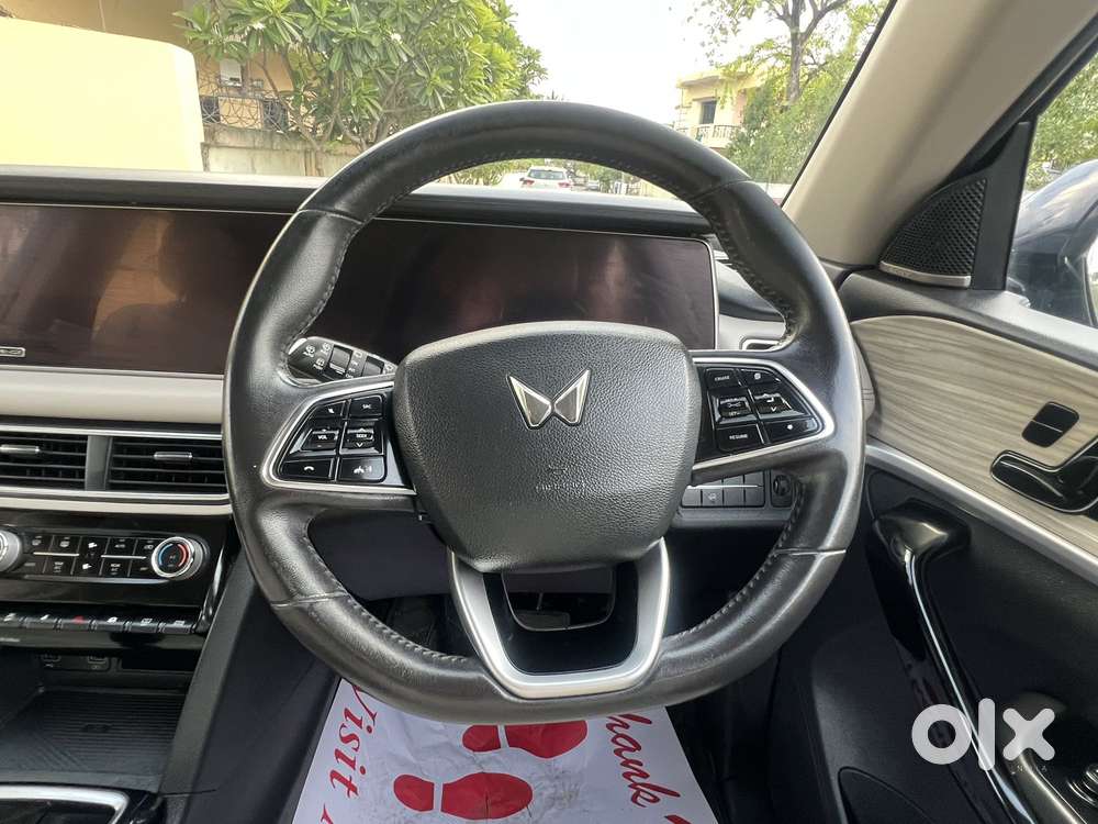 Mahindra Xuv700 2.2 Ax 7 Diesel At Luxury Pack Str Awd, 2022, Diesel