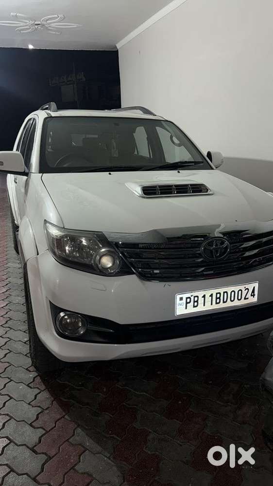 Toyota Fortuner 2012 Diesel 190000 Km Driven Only Whatsapp