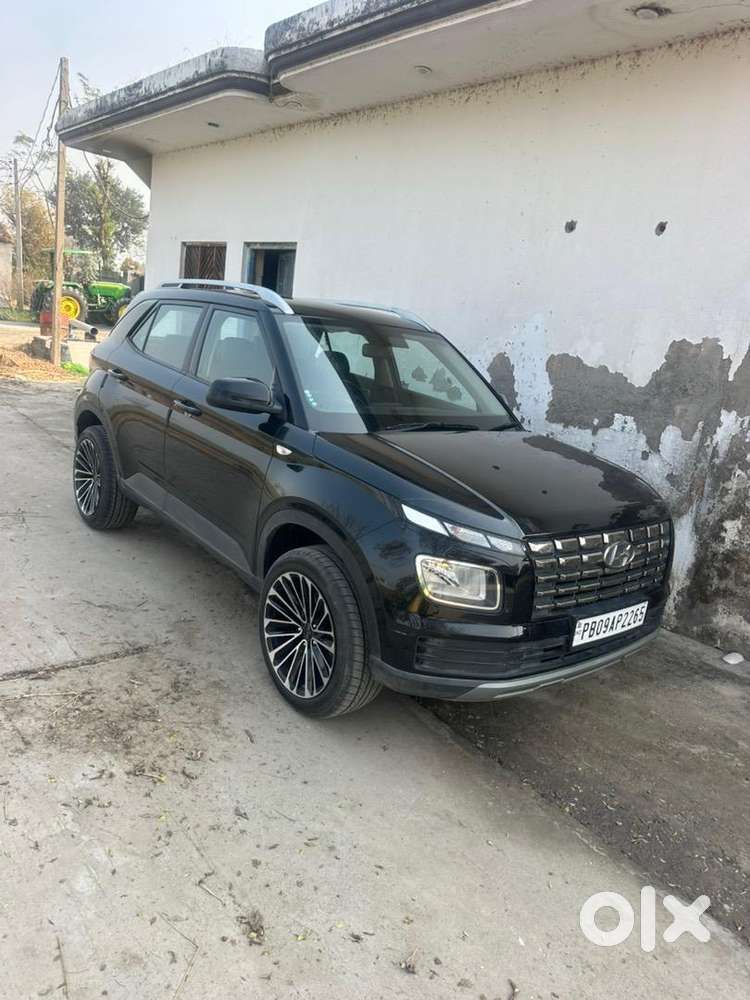 Hyundai Venue 2024 Petrol Good Condition