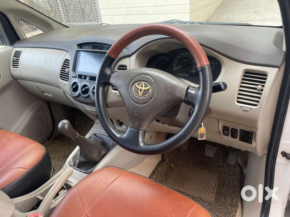 Toyota Innova 2.5 G (diesel) 8 Seater Bs Iv, 2011, Diesel