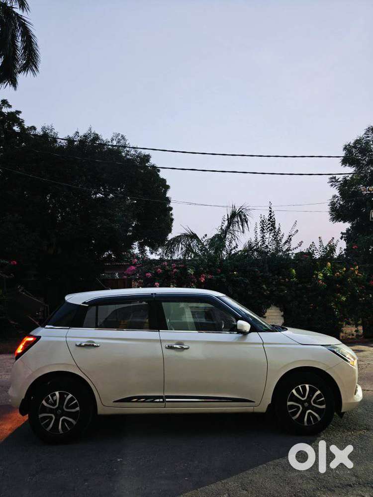 Maruti Suzuki Swift 1.2 Vxi (o), 2024, Petrol