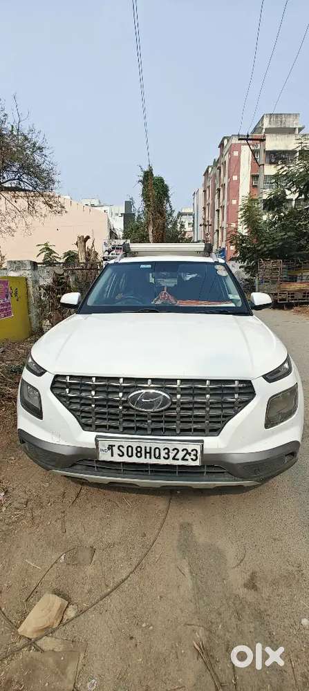 Hyundai Venue 2021 Petrol 145000 Km Driven