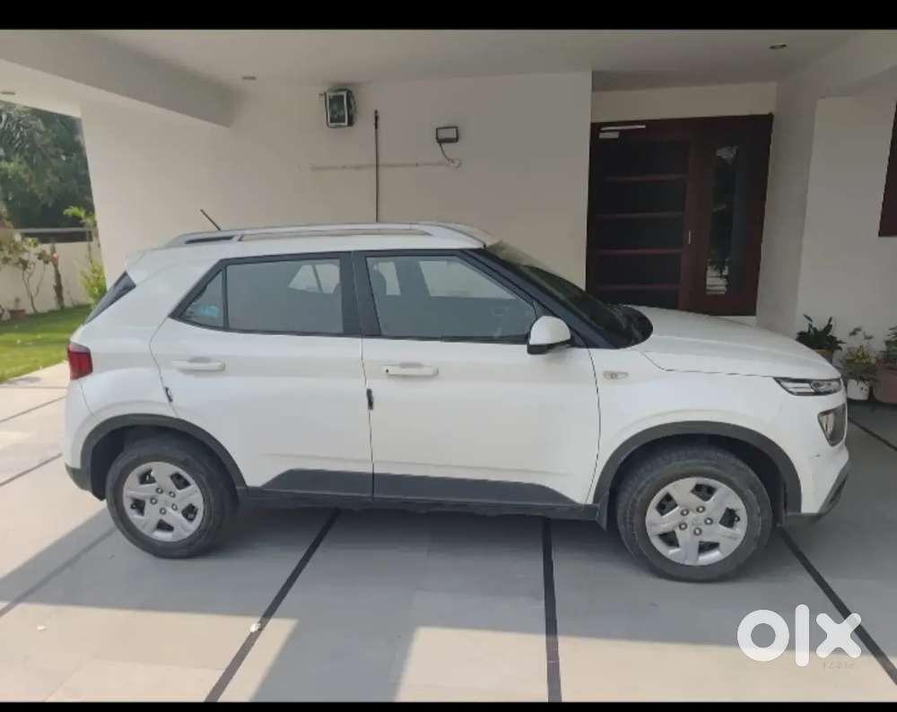 Hyundai Venue 2020 Petrol 105020 Km Driven