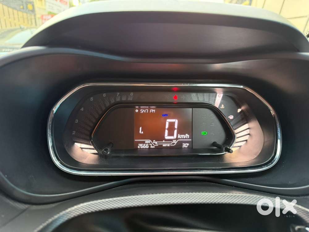 Tata Nexon Amt With Sunroof  Only 26k Km Driven  Excellent Condition