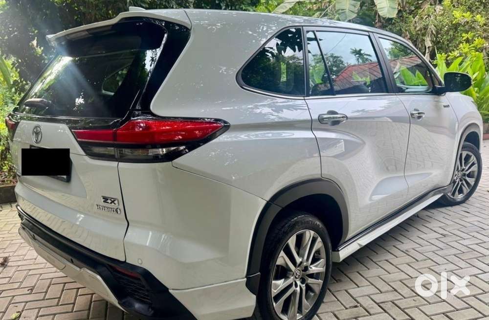Toyota Innova Hycross 2.0 Zx (o) Hybrid 7 Str, 2023, Petrol