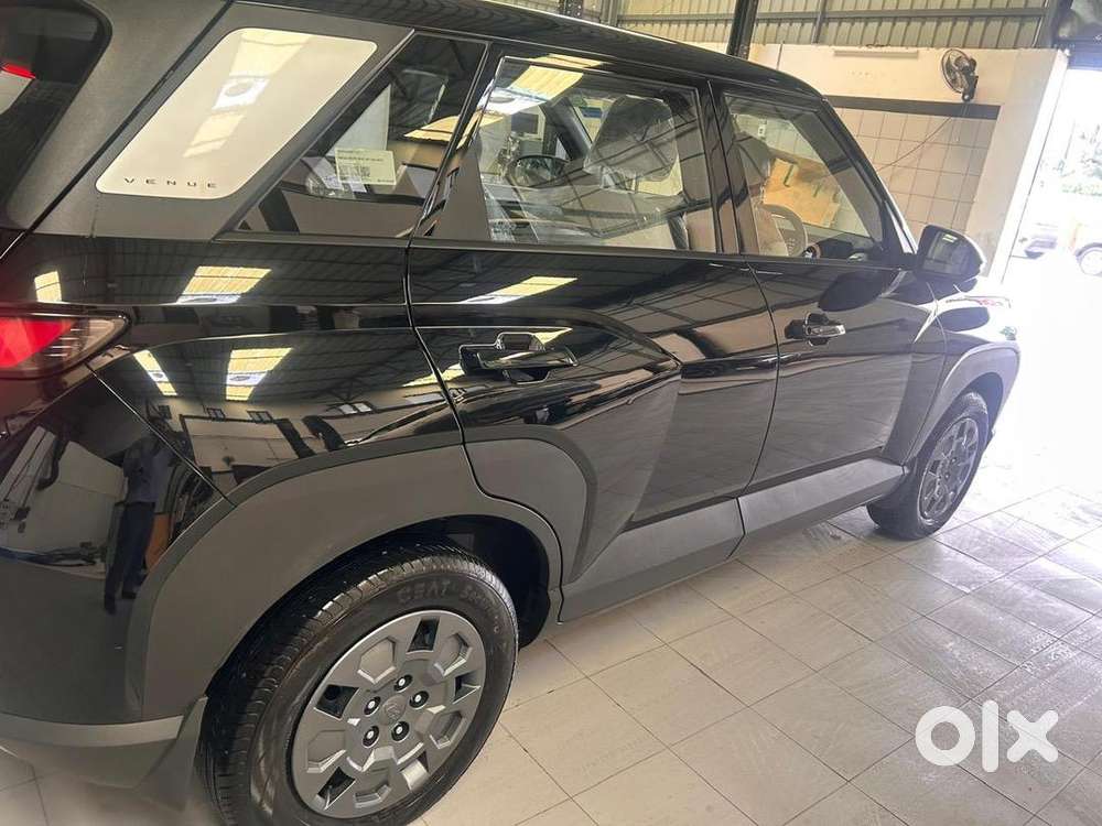 Hyundai Venue 2026 Petrol 1700 Km Driven