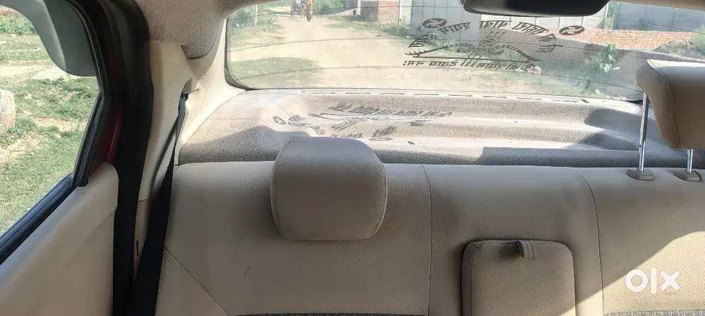 बिल्कुल अच्छा कंडीशनल गाड़ी है एक हाथ चली हुई है
