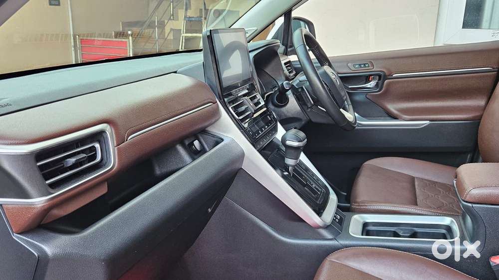 Toyota Innova Hycross 2.0 Zx (o) Hybrid 7 Str, 2025, Petrol