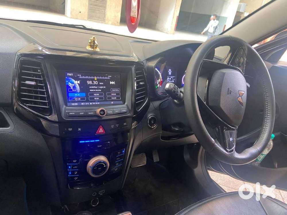 Top End Mahindra Xuv400 Black With The Extra Large 37.kw Battery