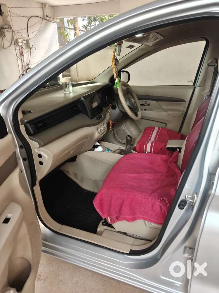 Ertiga 1.5 Engine, Petrol, Splender Silver Colour