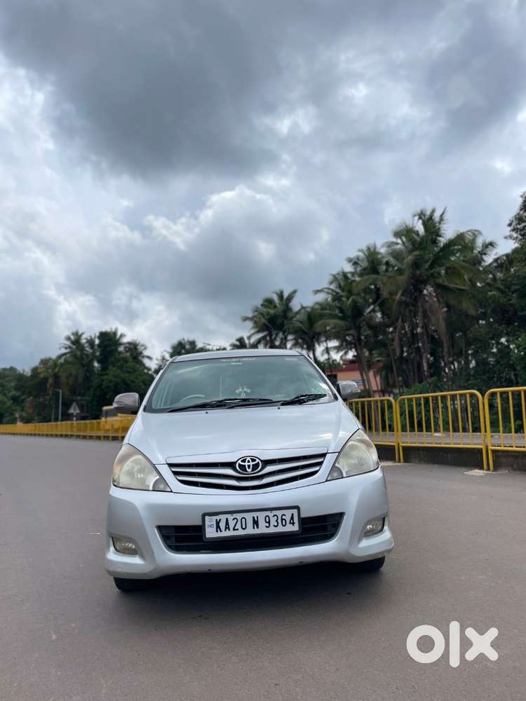 Toyota Innova G 2.5 2009 Model