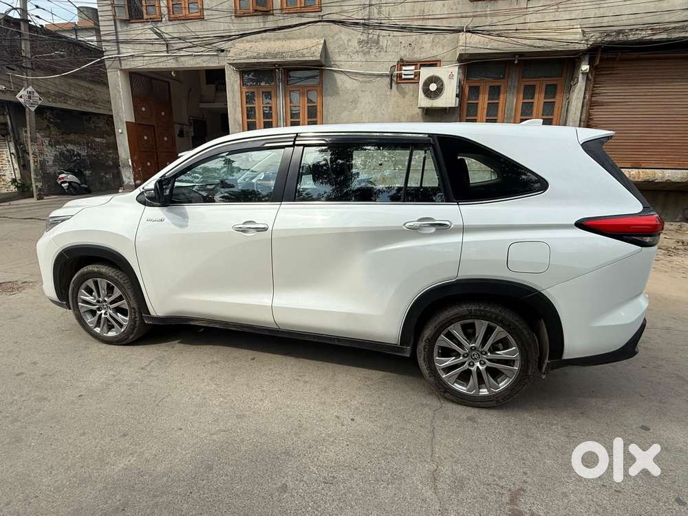 Toyota Innova Hycross 2.0 Zx (o) Hybrid 7 Str, 2023, Petrol
