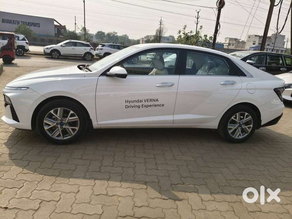 Hyundai Verna 1.5 Sx (o) Vtvt, 2024, Petrol