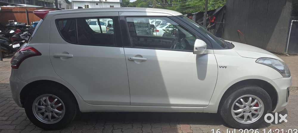 Maruti Suzuki Swift Vxi Abs Bsiv, 2016, Petrol