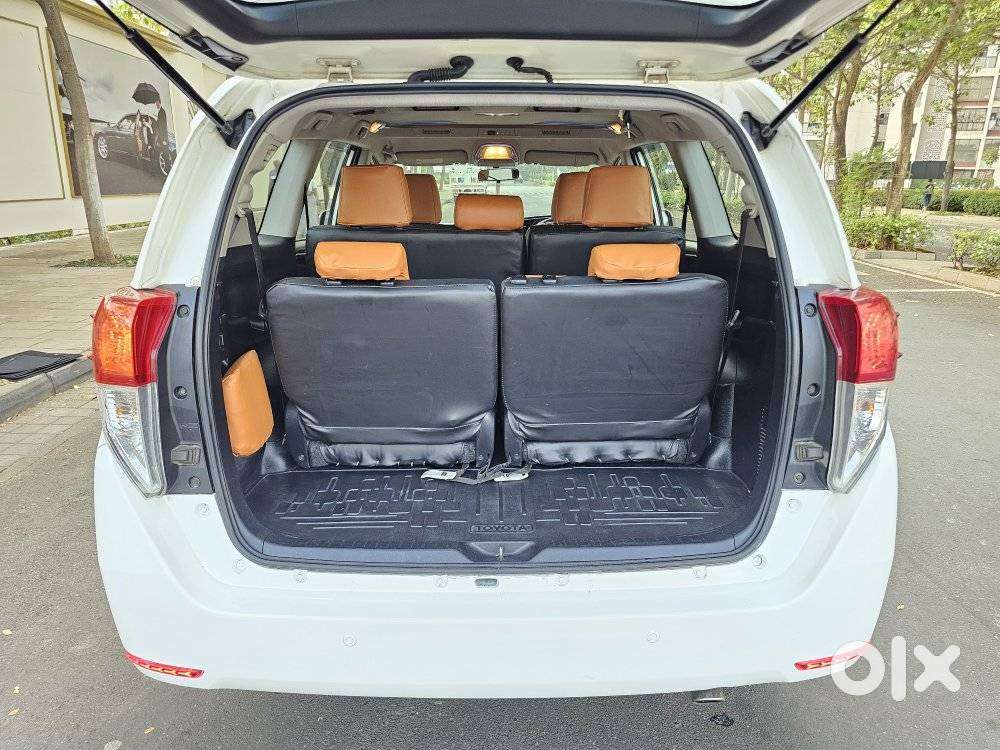 Toyota Innova Crysta 2.4 V 8 Str, 2016, Diesel