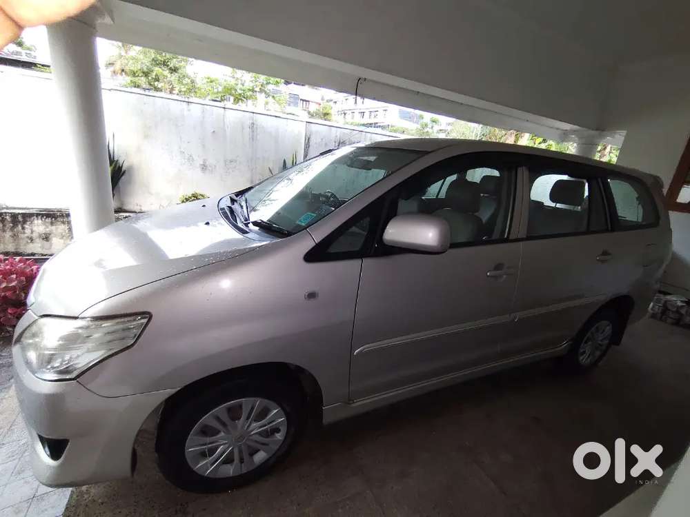 Toyota Innova 2012 Diesel Good ( Rate Is Negotiable)