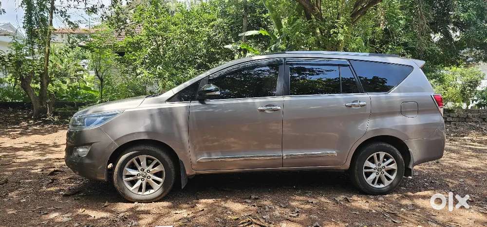 Toyota Innova Crysta 2016 Diesel 180000 Km Driven