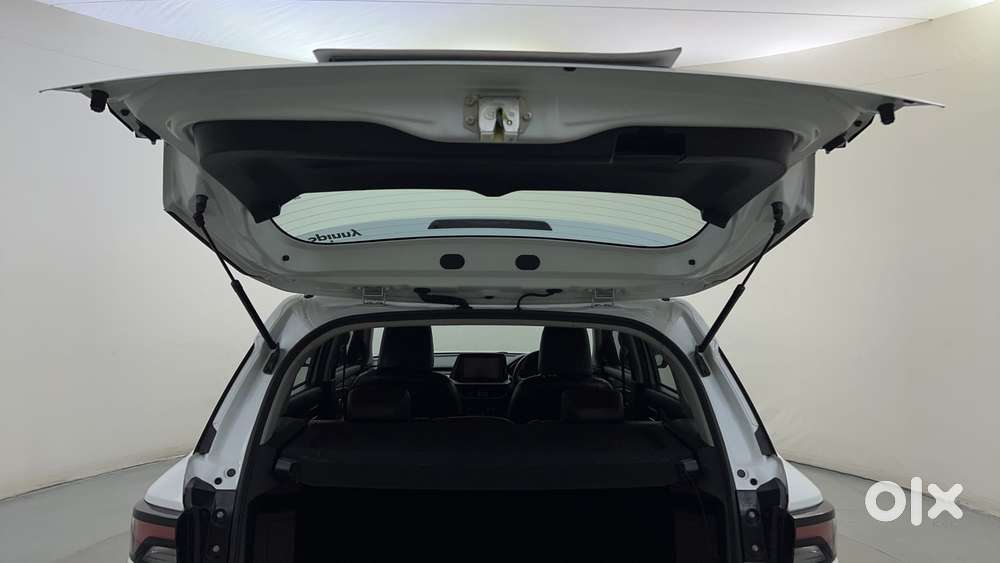 Maruti Suzuki Vitara Brezza 1.5 Zxi At, 2025, Petrol
