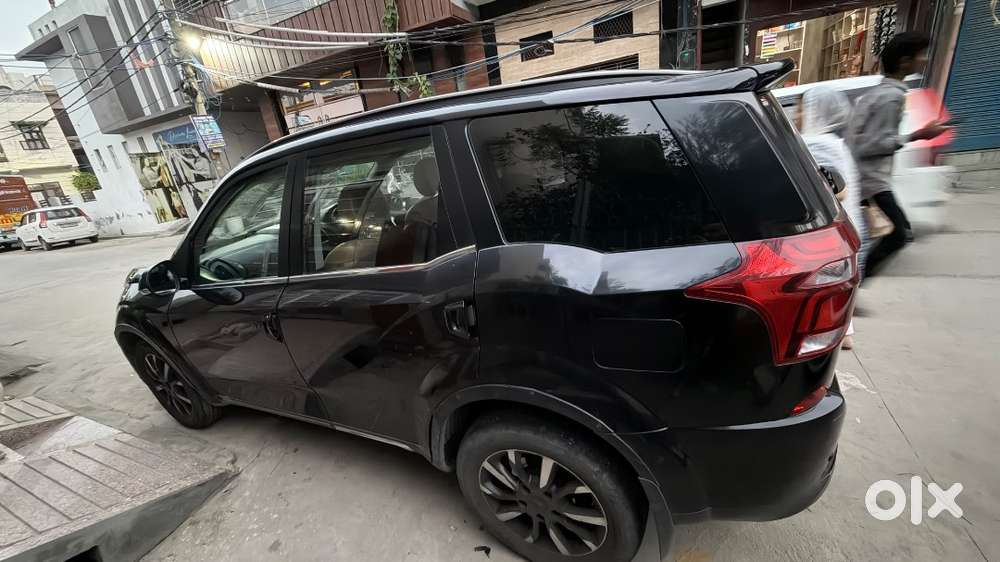 Xuv W11 Black Top Model