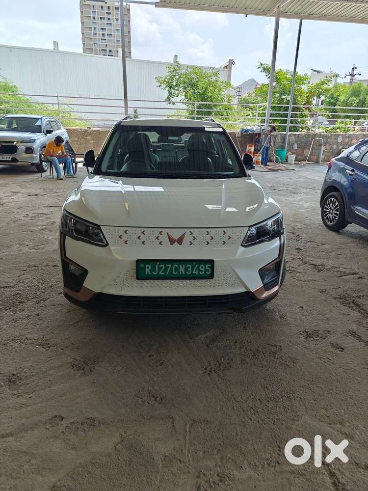 XUV400 39.5KW - Photo 1
