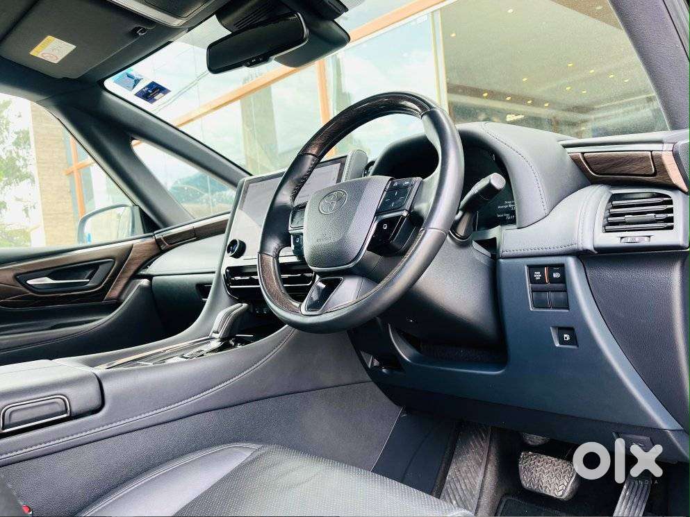 Toyota Vellfire 2.5 Executive Lounge, 2025, Petrol