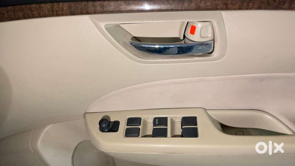 Maruti Suzuki Swift Dzire 1.2 Vxi Bsiv, 2016, Cng & Hybrids