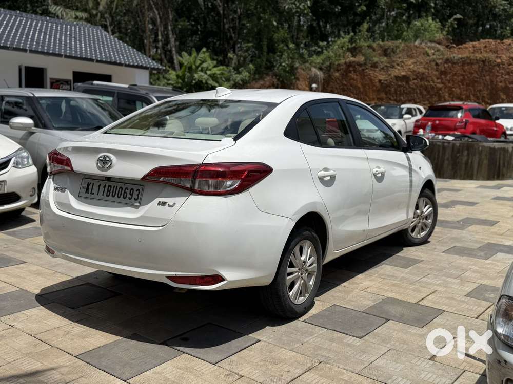Toyota Yaris Ativ J Cvt, 2021, Petrol