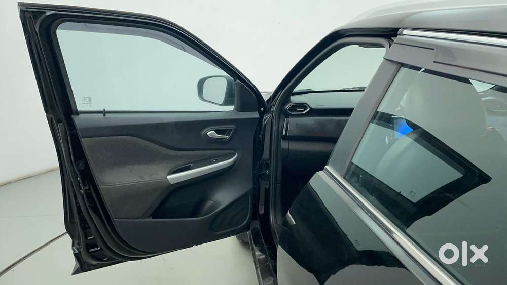 Nissan Magnite 1.0 Xv Premium, 2021, Petrol