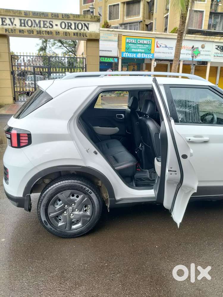 Hyundai Venue 1.2 S (o), 2024, Petrol